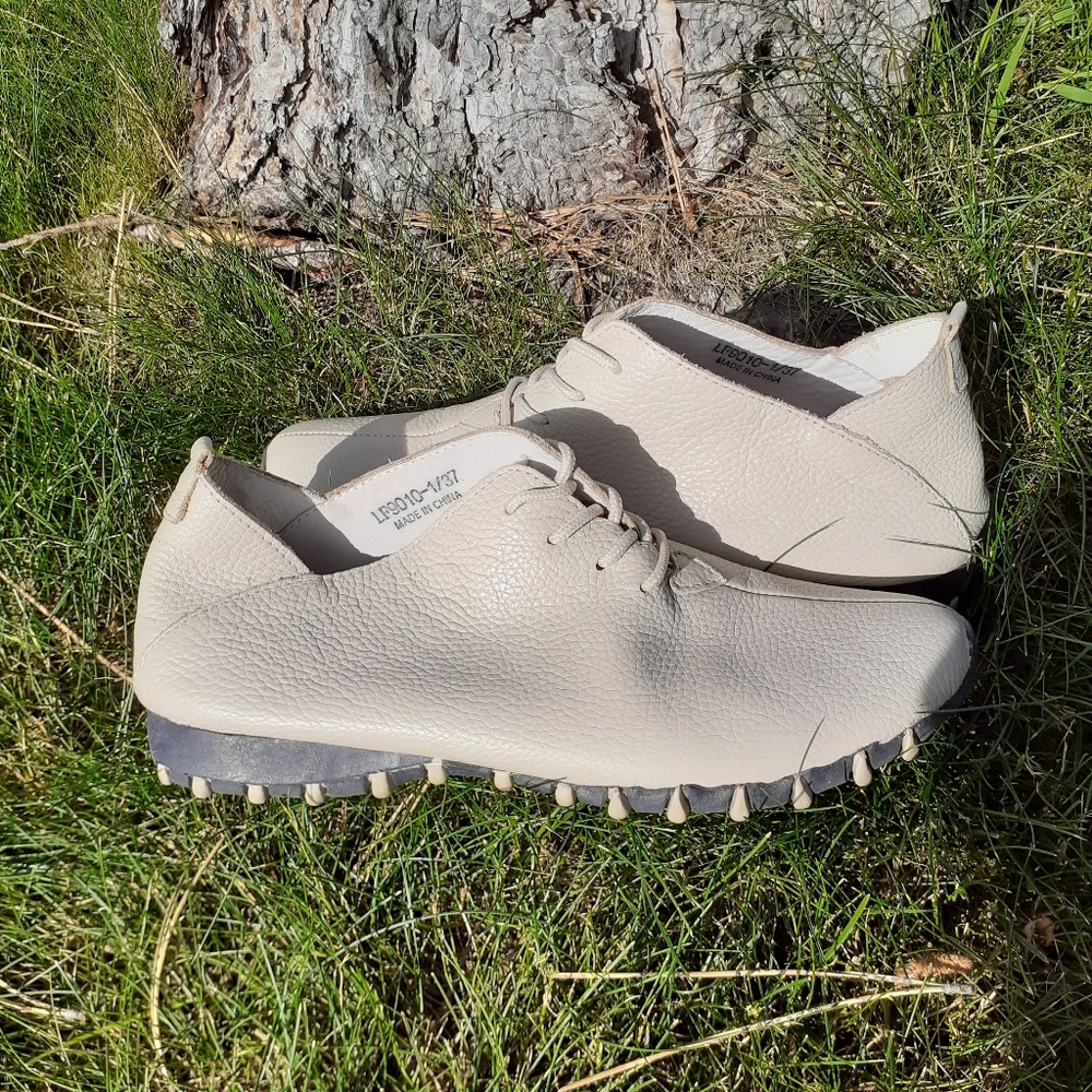 LITFOOT LF9010 cream leather shoes.
